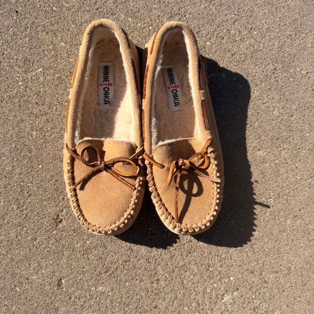 Minnetonka Women's Tan and Brown Loafers